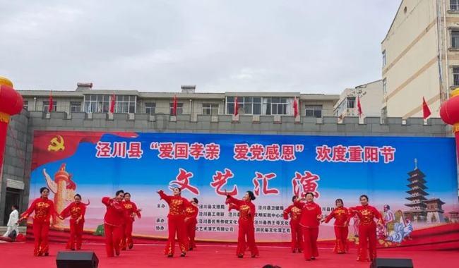救援受困的长颈鹿